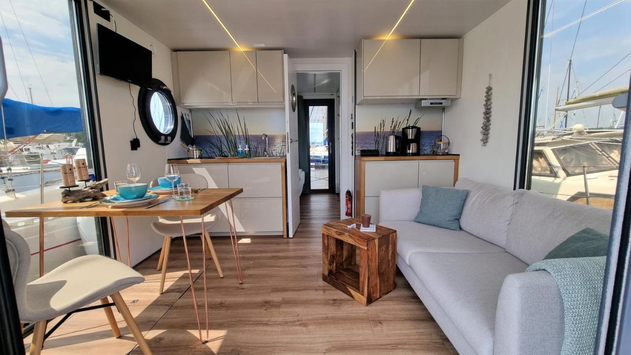 Botel Hausboot Aava Schleswig