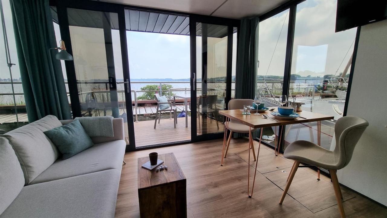 Botel Hausboot Aava